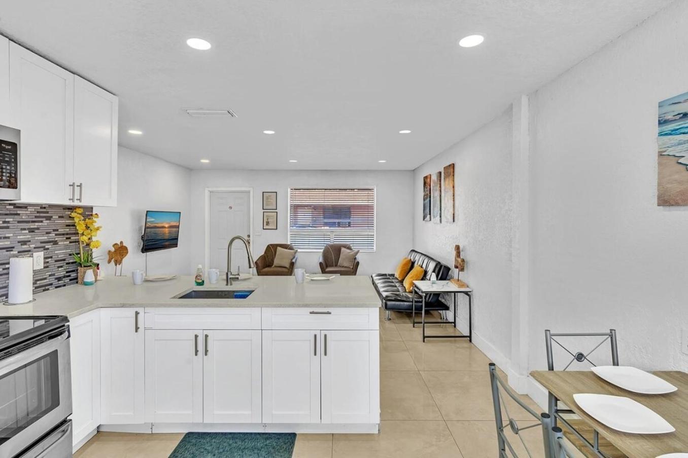 New Stylish 2 Bdrm Mins To Beach & Aventura Mall Hallandale Beach Exterior photo