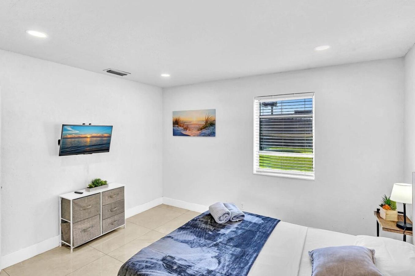 New Stylish 2 Bdrm Mins To Beach & Aventura Mall Hallandale Beach Exterior photo