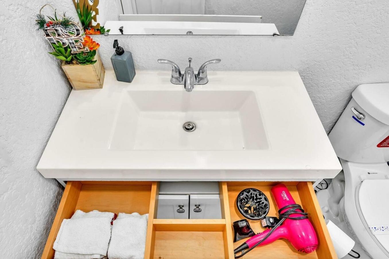 New Stylish 2 Bdrm Mins To Beach & Aventura Mall Hallandale Beach Exterior photo