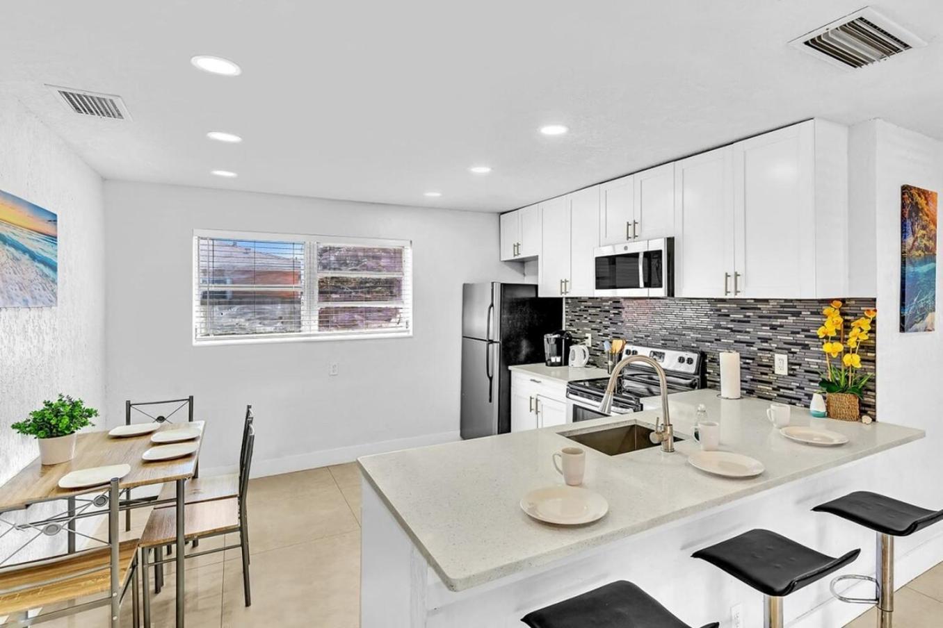 New Stylish 2 Bdrm Mins To Beach & Aventura Mall Hallandale Beach Exterior photo