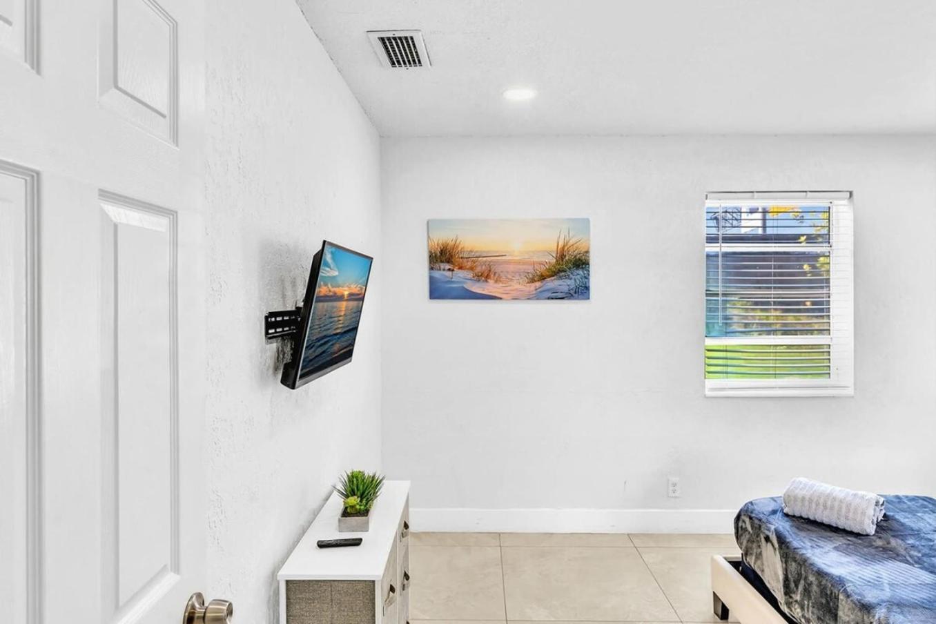 New Stylish 2 Bdrm Mins To Beach & Aventura Mall Hallandale Beach Exterior photo