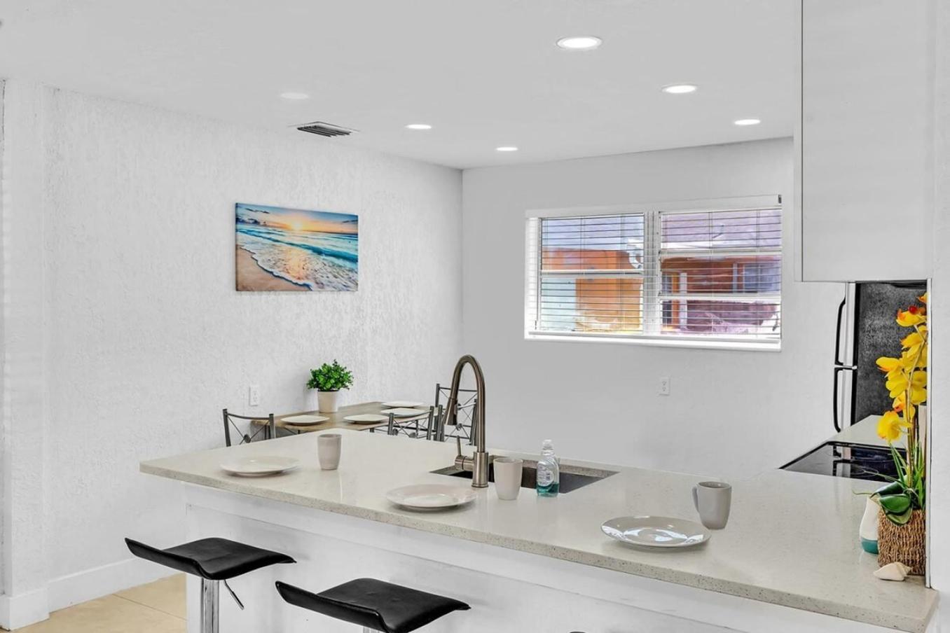 New Stylish 2 Bdrm Mins To Beach & Aventura Mall Hallandale Beach Exterior photo