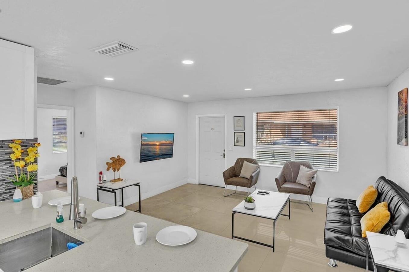 New Stylish 2 Bdrm Mins To Beach & Aventura Mall Hallandale Beach Exterior photo