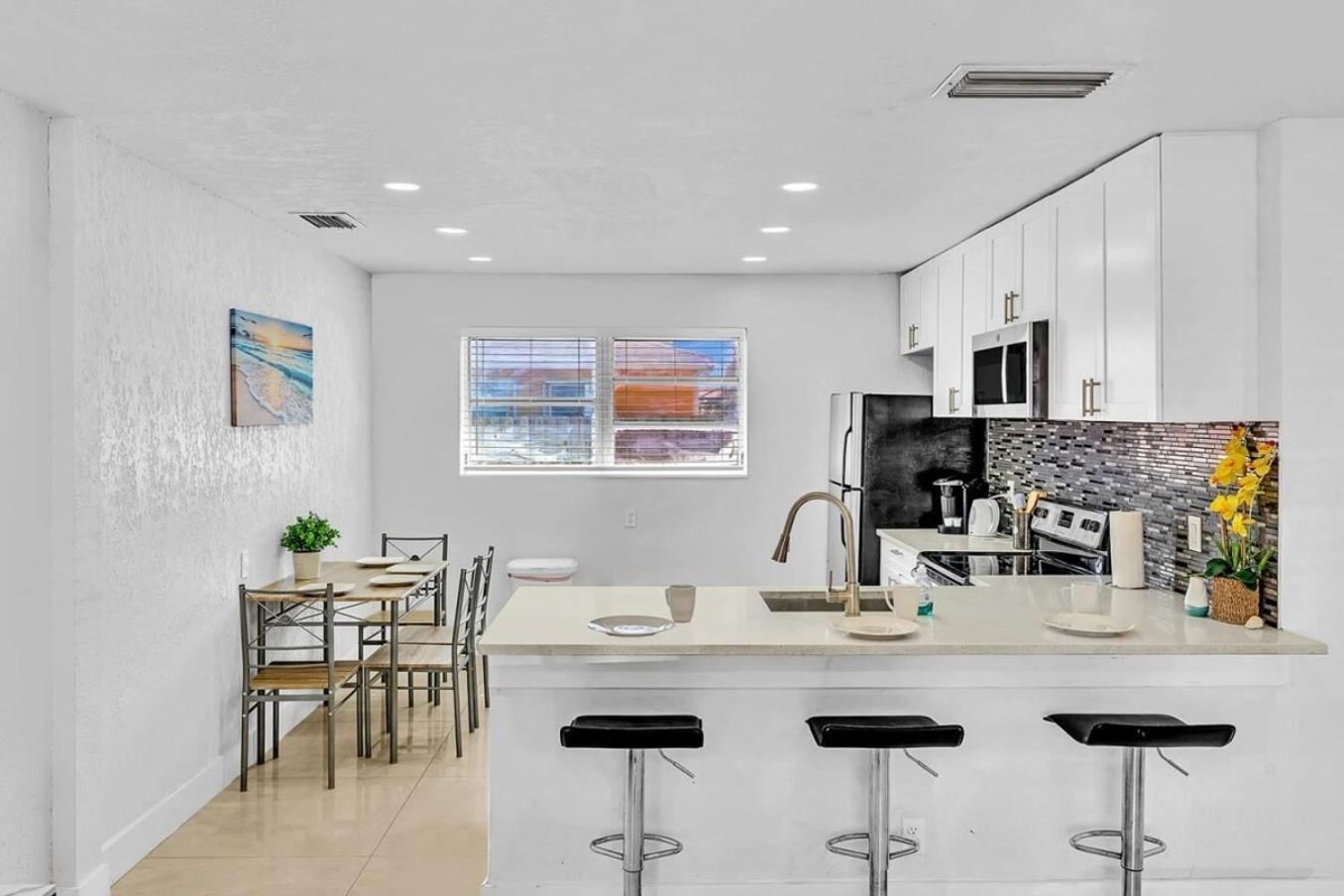 New Stylish 2 Bdrm Mins To Beach & Aventura Mall Hallandale Beach Exterior photo