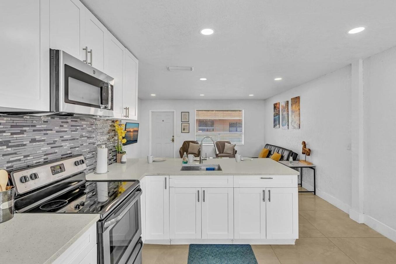 New Stylish 2 Bdrm Mins To Beach & Aventura Mall Hallandale Beach Exterior photo