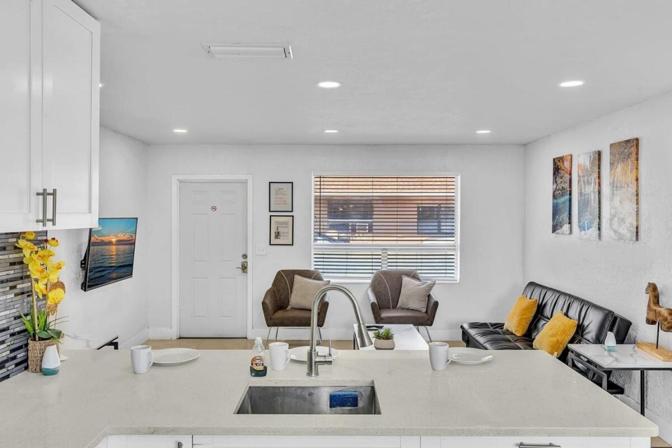 New Stylish 2 Bdrm Mins To Beach & Aventura Mall Hallandale Beach Exterior photo