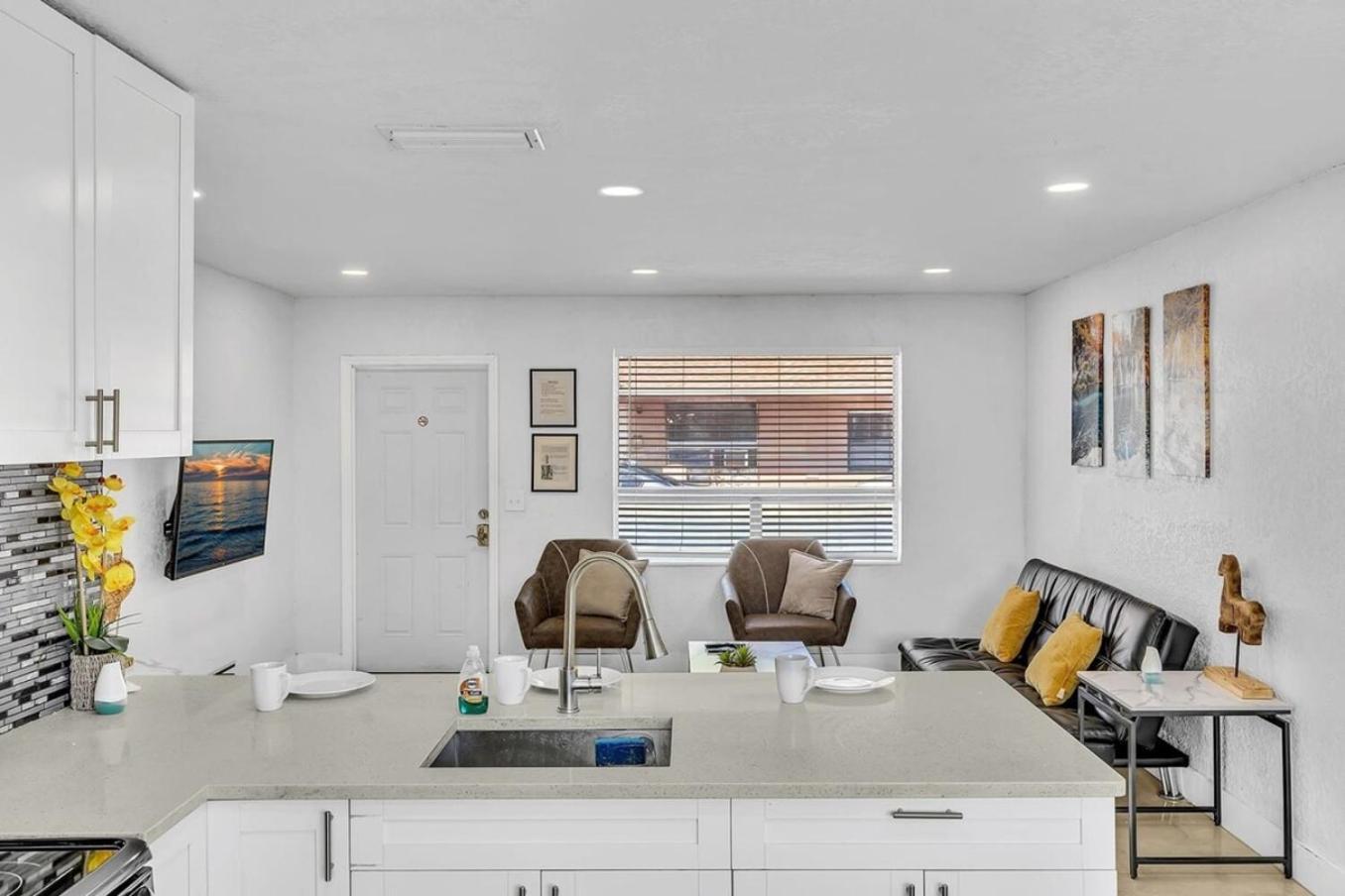 New Stylish 2 Bdrm Mins To Beach & Aventura Mall Hallandale Beach Exterior photo